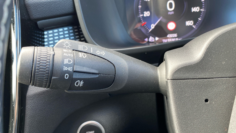 Volvo Xc40 2.0 T4 R DESIGN Pro 5dr Geartronic Petrol Estate